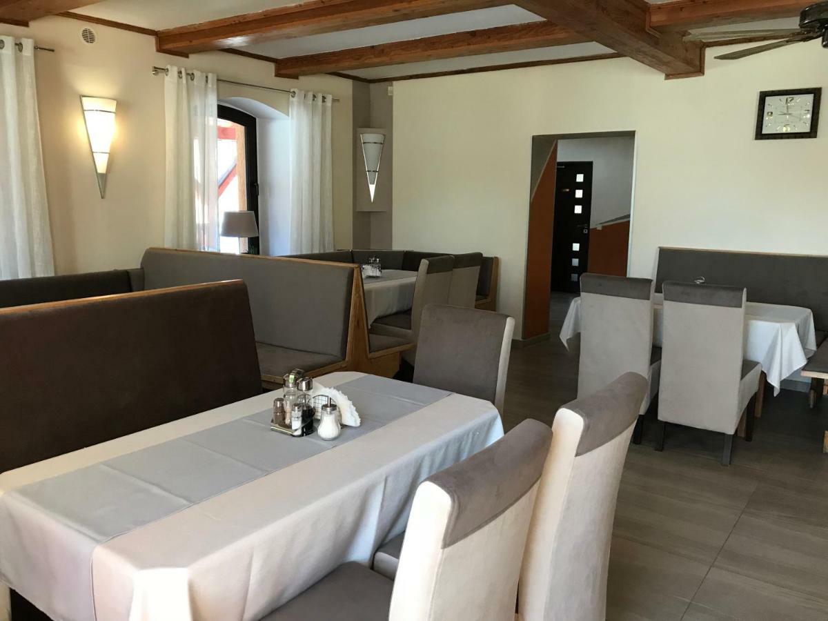 Апарт готель Restauracja Ibiza Любковіце Клодзьке Екстер'єр фото